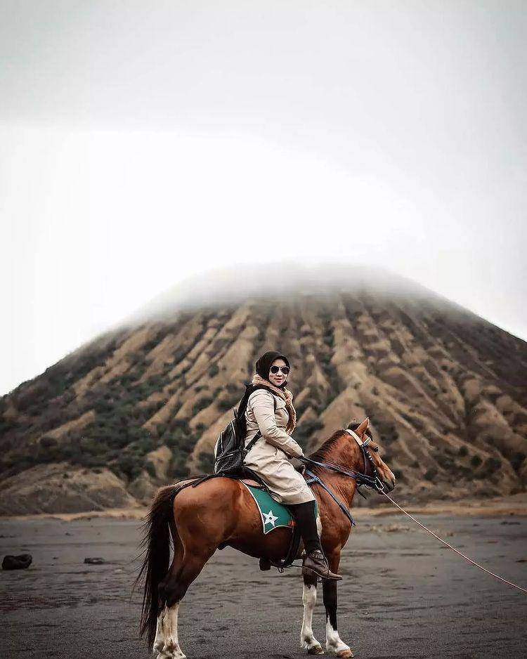 Bromo (Instagram.com/ayuk.pergi)