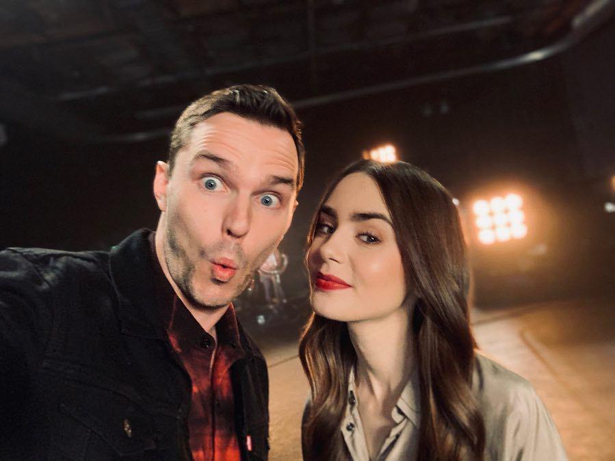 10 Aktor yang Pernah Beradu Akting dengan Lily Collins, Eksis!