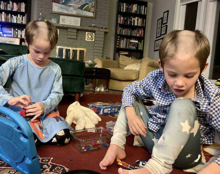 momen lucu teledor mengasuh anak (reddit.com/passingglans)