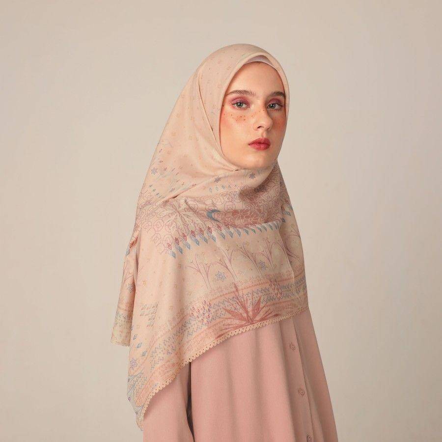 Rekomendasi hijab motif. (tokopedia.com)