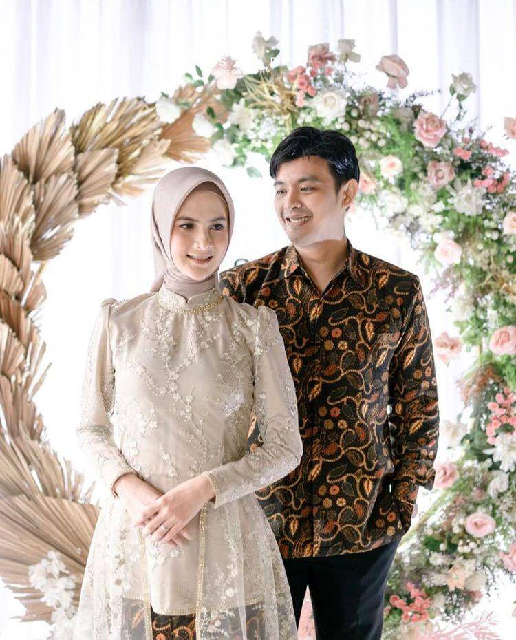 Adi Sastro lamaran (instagram.com/sing.adisastro)