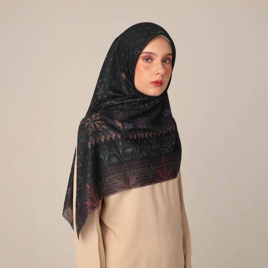 Rekomendasi hijab motif. (tokopedia.com)