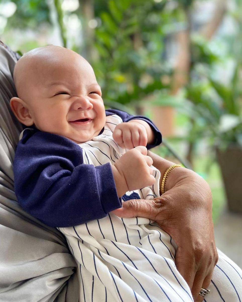 potret baby Balint (instagram.com/monaratuliu)