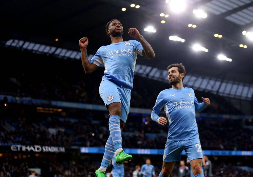 potret Raheem Sterling dan Bernardo Silva di laga melawan Leicester City (twitter.com/City_Xtra)