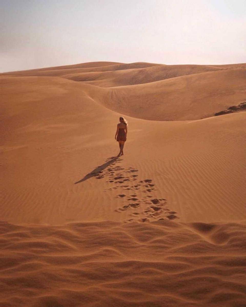 Red Sand Dunes (instagram.com/agirl.enroute)