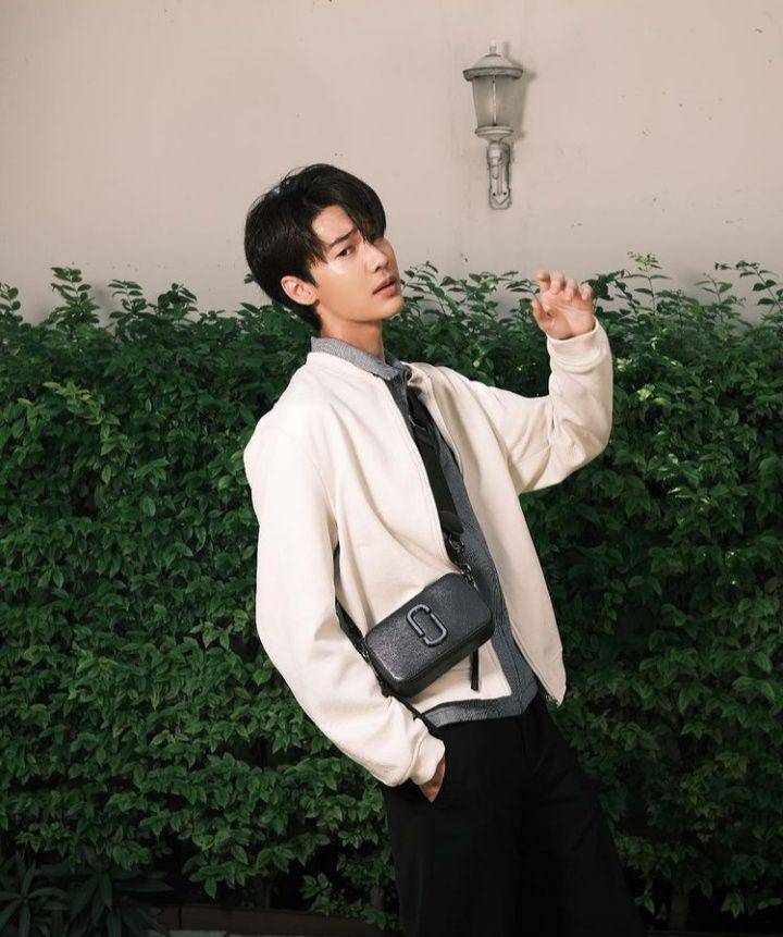 Dew Jirawat (instagram.com/dew_jsu)