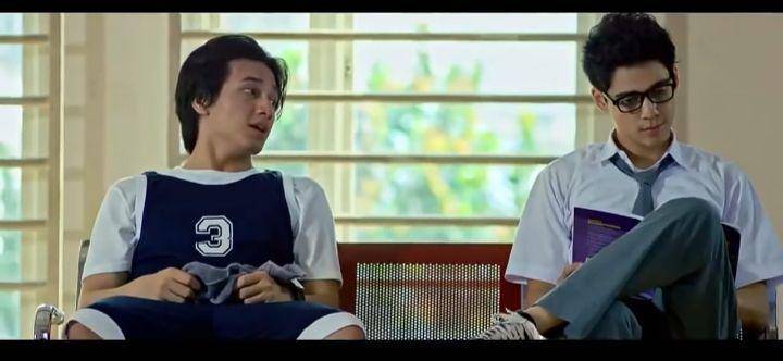Jefri Nichol dan Maxime Bouttier di film A: Aku, Benci, dan Cinta (dok. MD Pictures/A: Aku, Benci, dan Cinta)