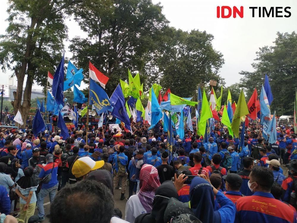 Buruh Jabar Kepung Gedung Sate Minta Ridwan Kamil Revisi UMK 2022