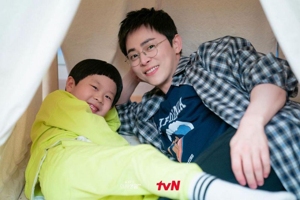 11 Tokoh Ayah Paling Penyayang di Drama Korea 2021, Panutan!