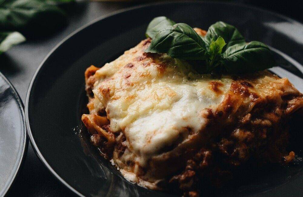 ilustrasi cheesy chili mac (pexels.com/alleksana)