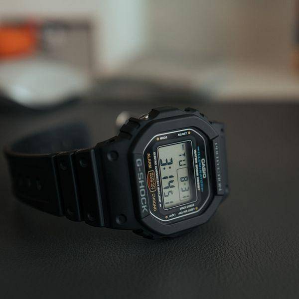 Ilustrasi jam tangan G-Shock (unsplash/Ravi Palwe)