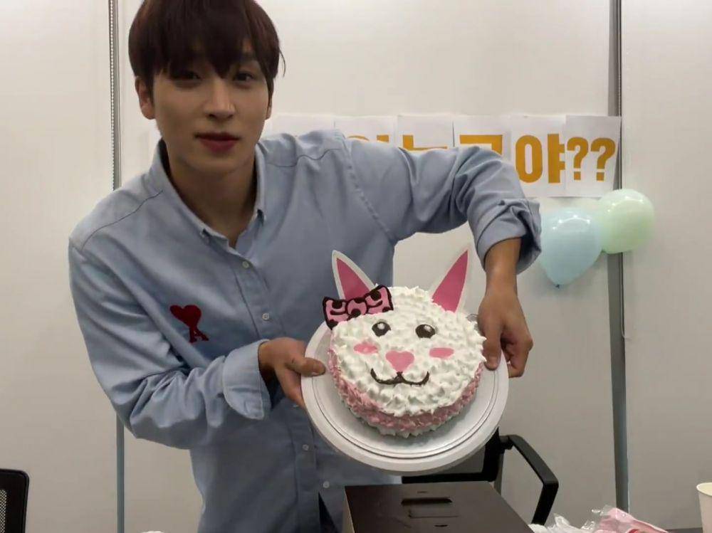 Kue Ulang Tahun Sangyeon THE BOYZ (vlive.tv/THE BOYZ)