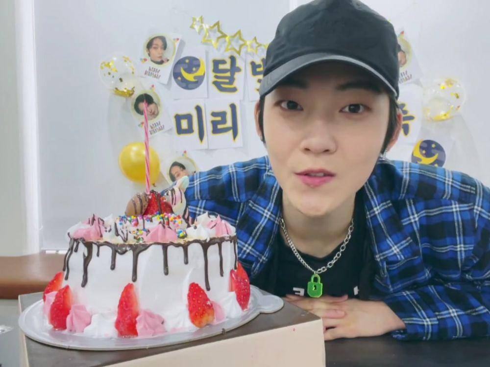 Kue Ulang Tahun Kevin THE BOYZ (vlive.tv/THE BOYZ)