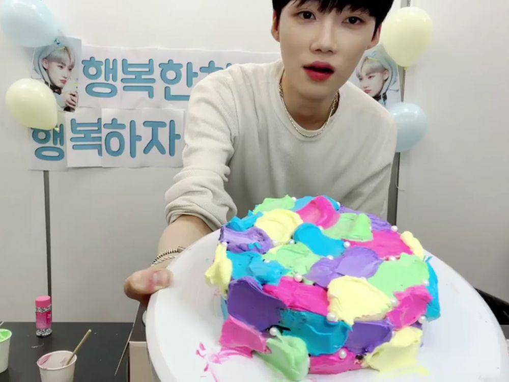 Kue Ulang Tahun New THE BOYZ (vlive.tv/THE BOYZ)
