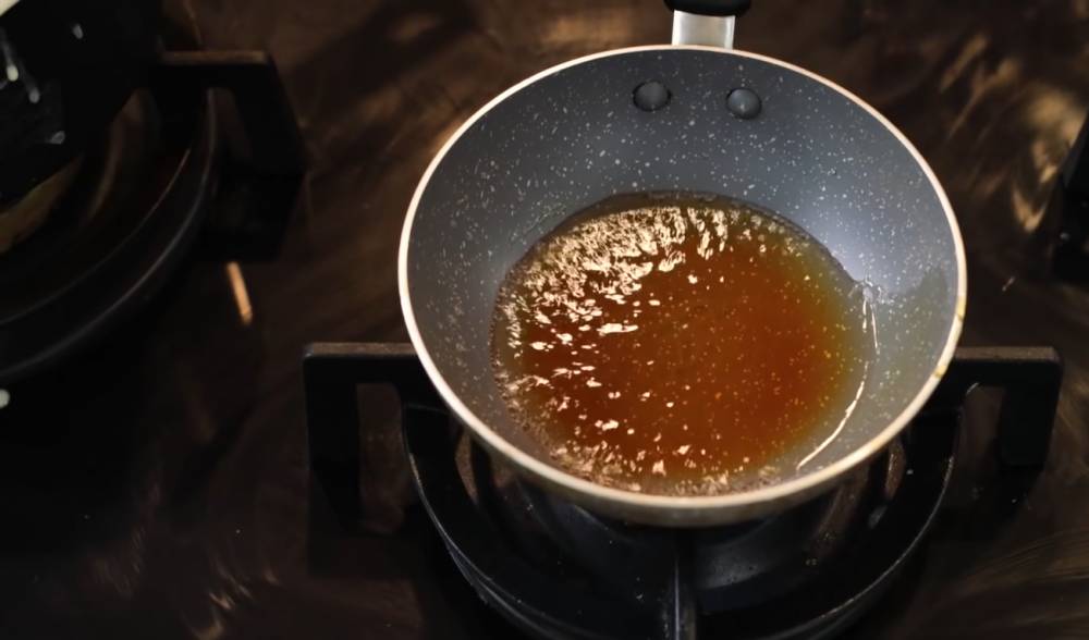 Proses pembuatan saus karamel (youtube.com/Devina Hermawan)