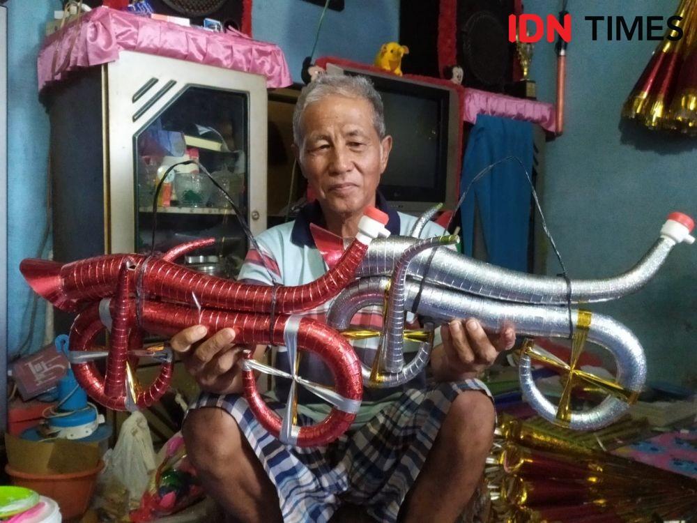 Cerita Wak Uli Pembuat Terompet, Kala Tahun Baru Tak Semeriah Biasanya