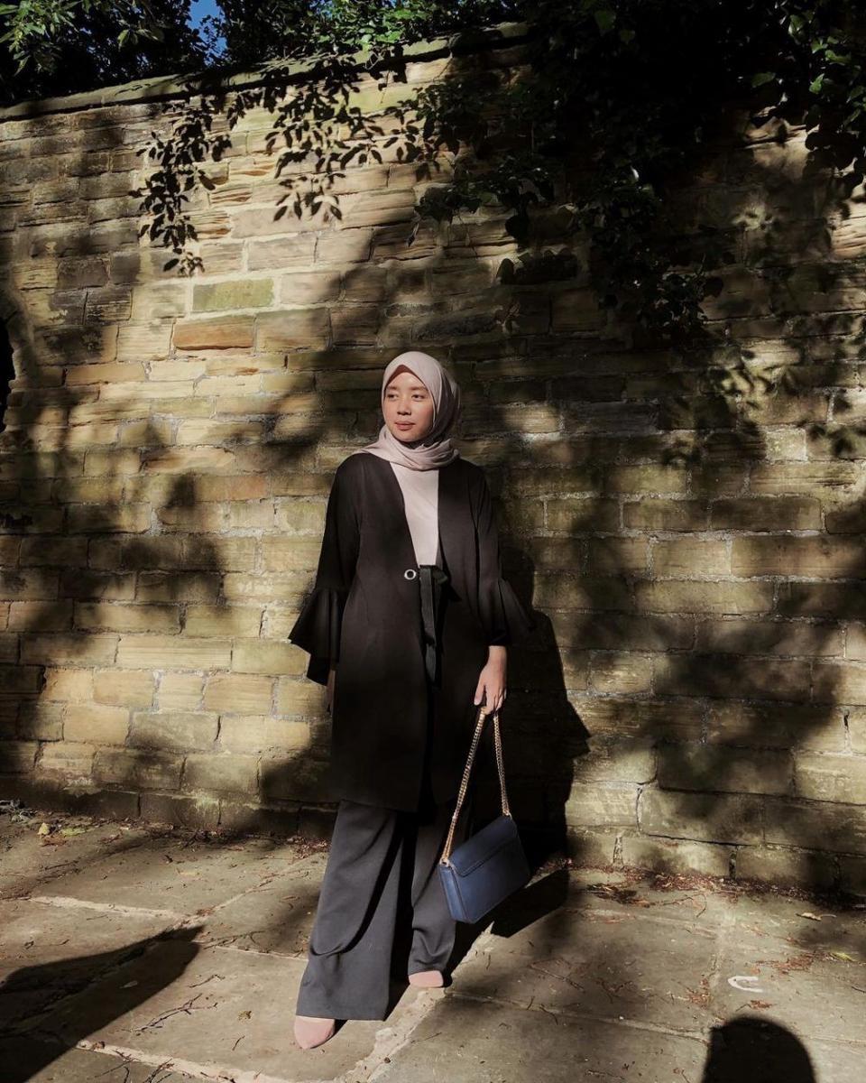 Style Qonitah Al Jundiah dengan Celana Kulot. (instagram.com/thataljundiah)