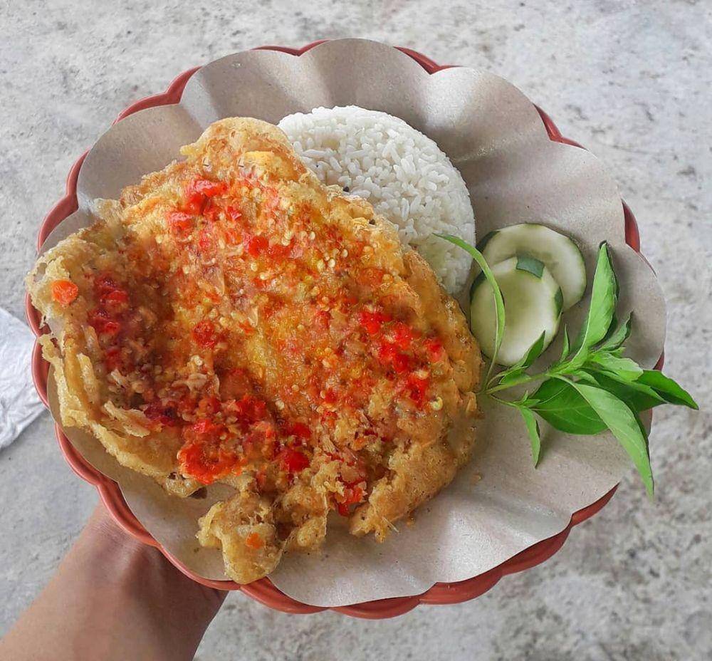 Telur geprek krispi (instagram.com/lesehan_apb_2)