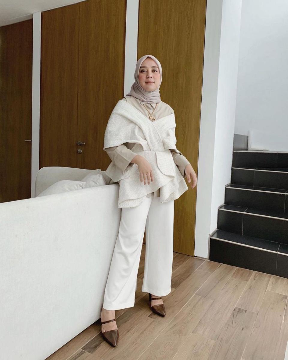 Style Qonitah Al Jundiah dengan Celana Kulot. (instagram.com/thataljundiah)