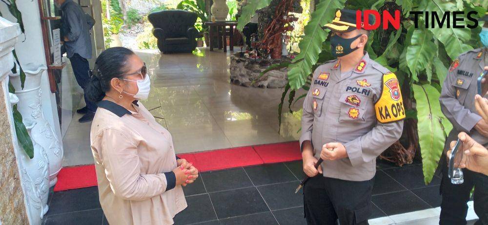 Kapolres Langkat AKBP Danu Pamungkas Totok, memberikan himbauan kepada pengusaha di Objek Wisata Bukit Lawang (IDN Times/ Bambang Suhandoko)