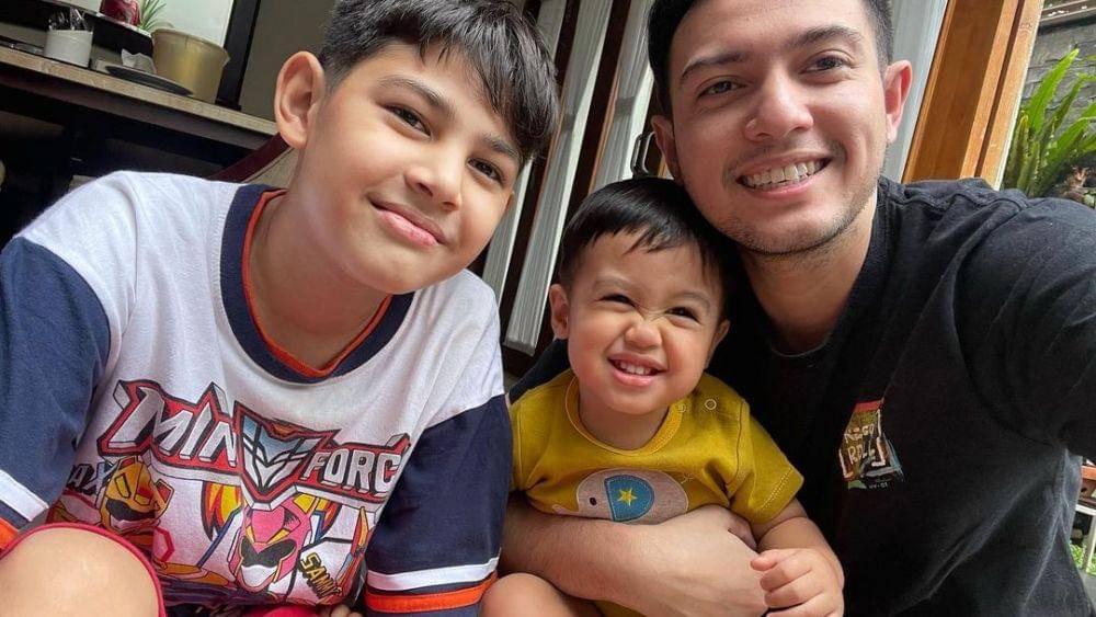 Rifky Balweel dan buah hati (instagram.com/rifkybalweel)