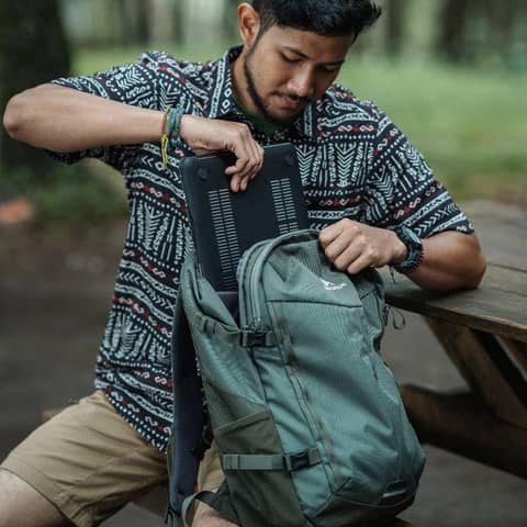 15 Merek Tas Ransel Terbaik yang Keren dan Awet | IDN Times
