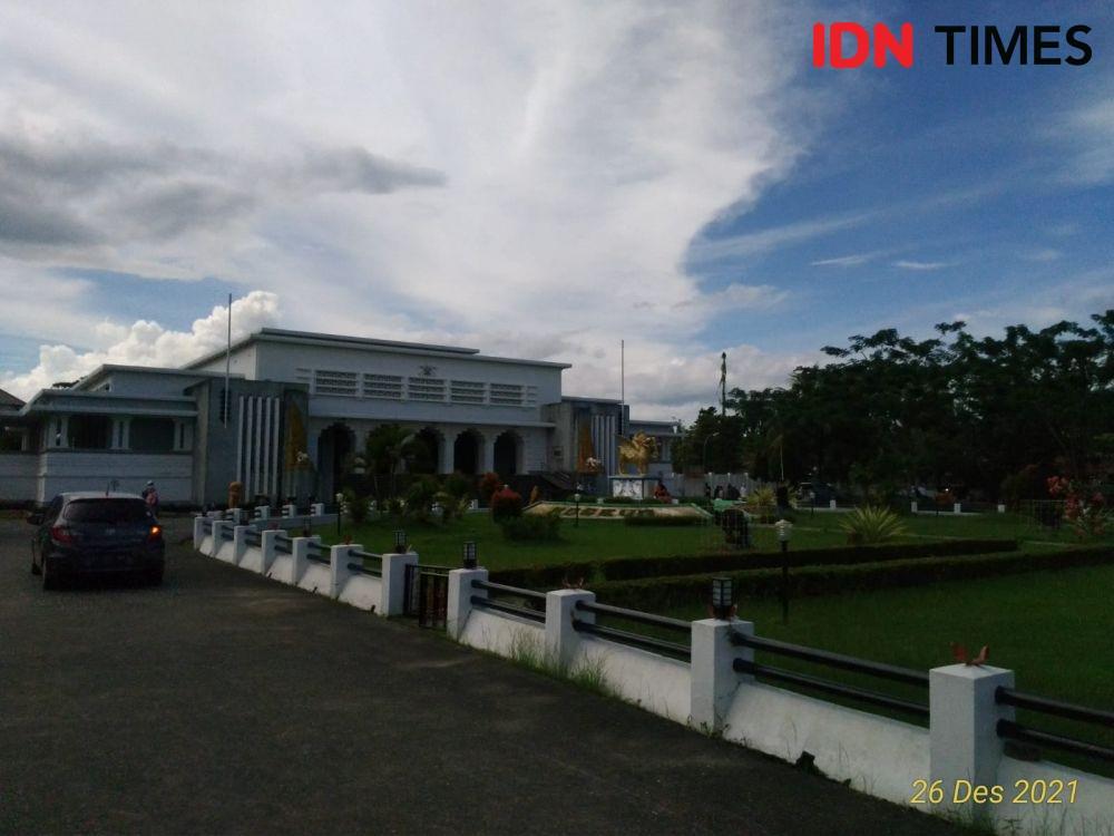 Asal Usul Orang Basap: Kisah Pangeran Cina, Sabung Ayam, dan Kutukan