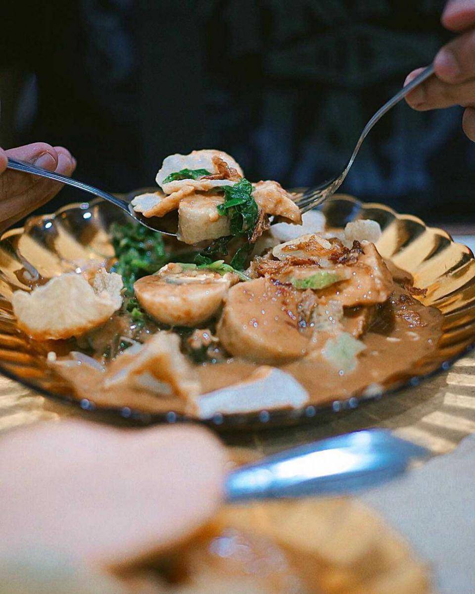 Gado-gado Bonbin (instagram.com/placestogoindonesia)