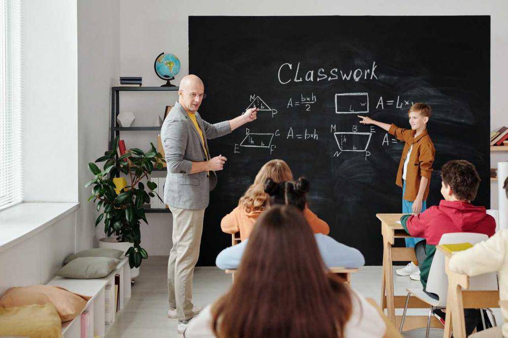 ilustrasi sekolah (pexels.com/Max Fischer)