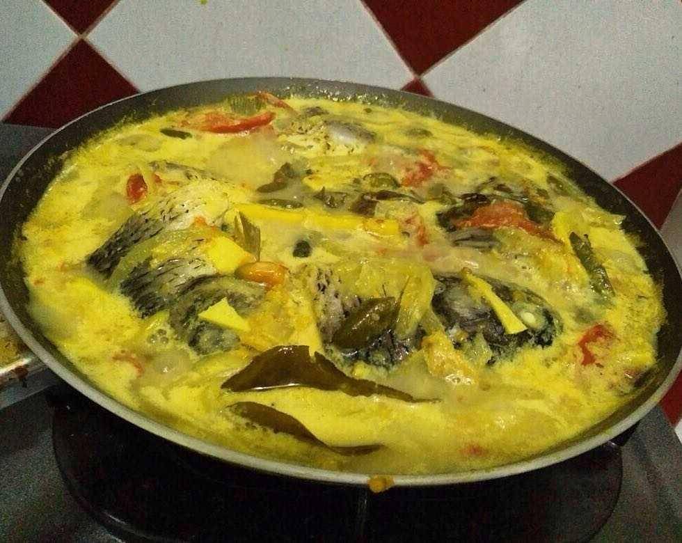 ilustrasi memasak gulai ikan mas (instagram.com/oktasaririri)
