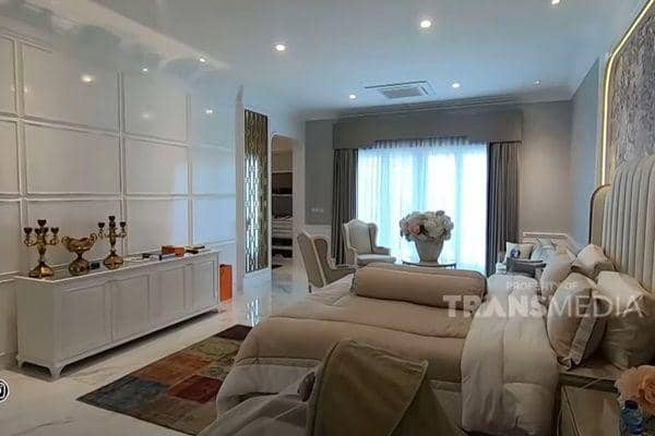 9 Potret Kamar Ivan Gunawan Setelah Punya 'Anak', Banyak Barang Bayi