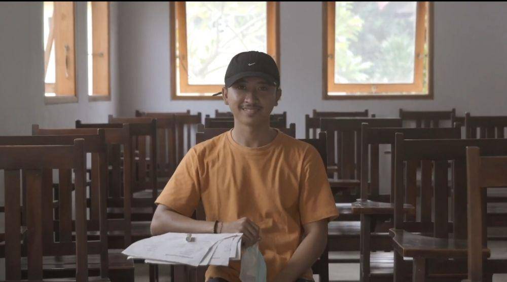 potret Gede Andika, penggagas Kreasi Edukasi Bahasa dan Literasi Lingkungan (dok.Youtube/Jejak Literasi Bali)