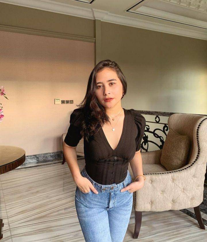 Prilly Latuconsina (instagram.com/prillylatuconsina96)