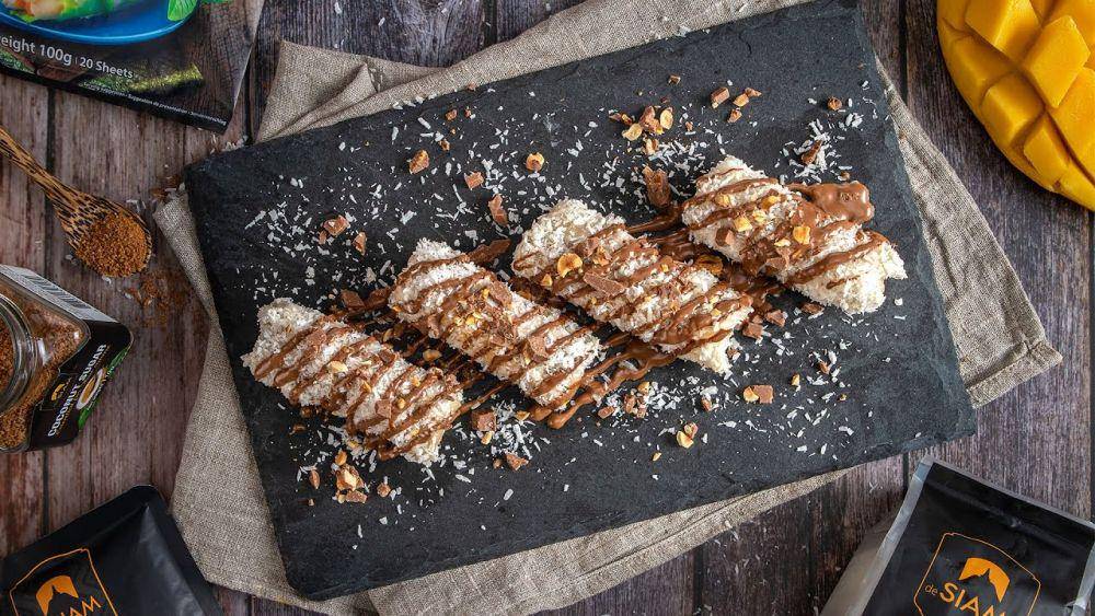 ilustrasi rice paper banana chocolate roll (desiam.com)