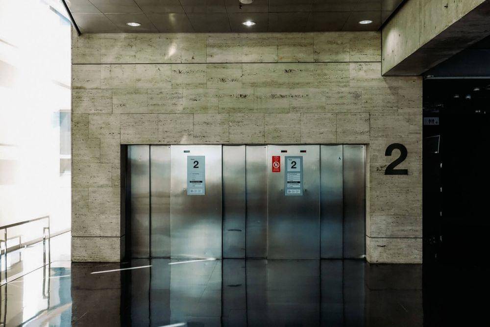 ilustrasi lift (unsplash.com/Izhak Agency)