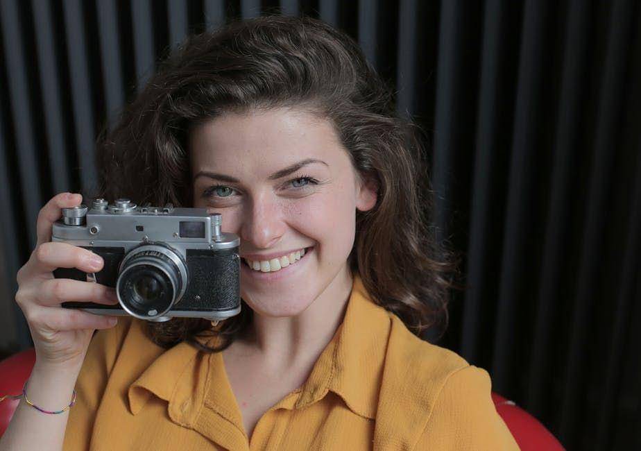 ilustrasi seorang wanita melalukan self healing (Pexels.com/ Andrea Piacquadio)