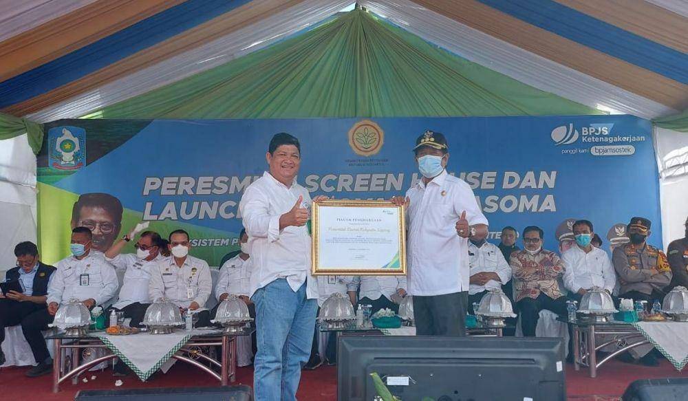 BPJAMSOSTEK dan Pemkab Soppeng Berikan Jaminan Sosial bagi Petani. (BPJAMSOSTEK)