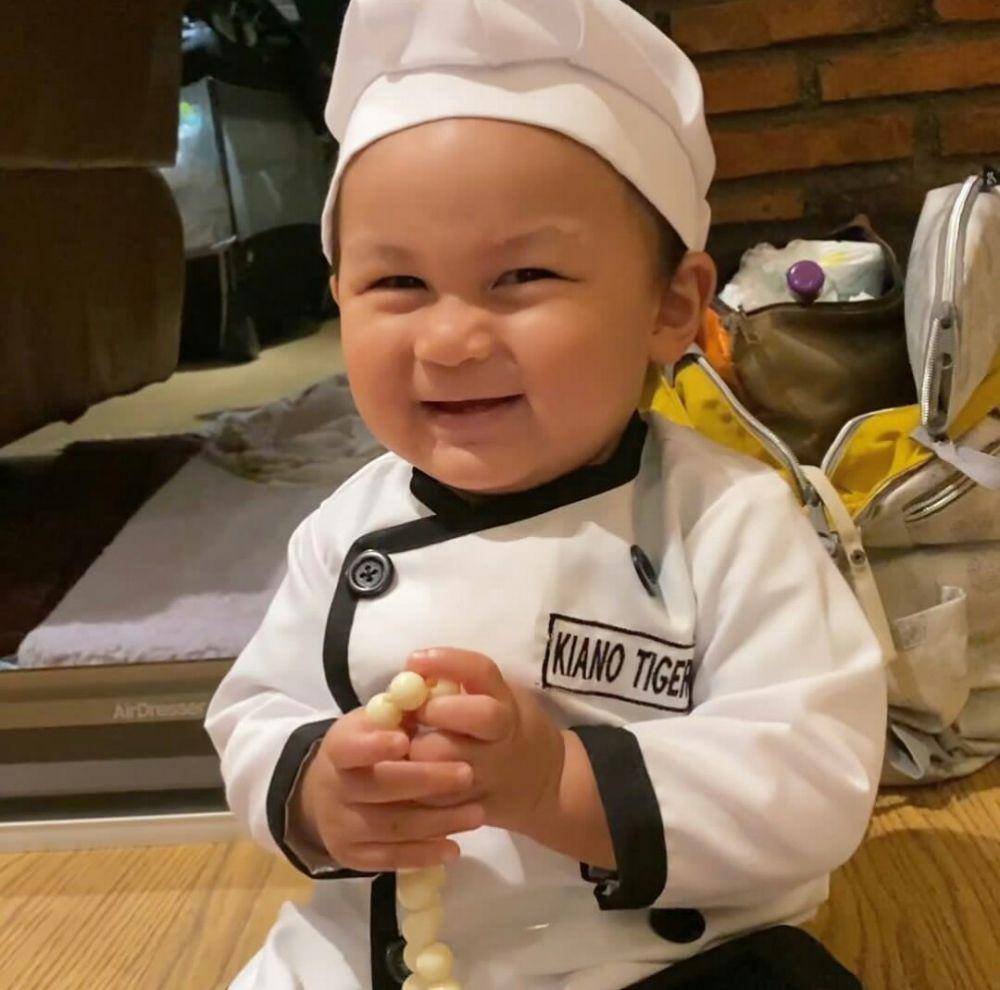 potret anak artis pakai baju koki (instagram.com/kianotigerwong)