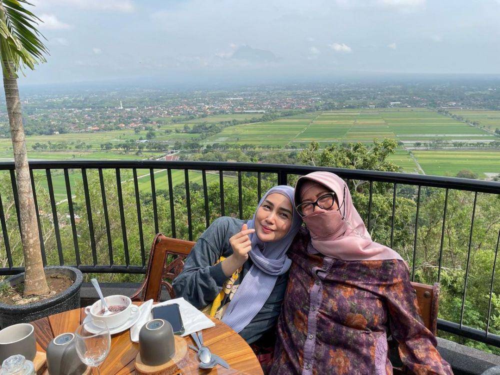 Fenita Arie dan mertua (instagram.com/fenitarie)