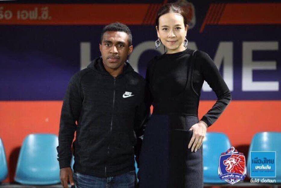 Terens Puhiri berfoto bersama Madam Pang. (instagram.com/terenspuhiri)