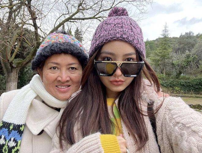 Natwil (Instagram.com/natashawilona12)