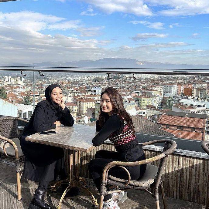 Natwil (Instagram.com/bella.nabilla)