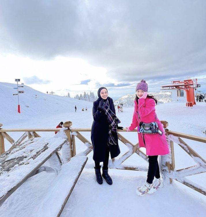Natwil (Instagram.com/natashawilona12)