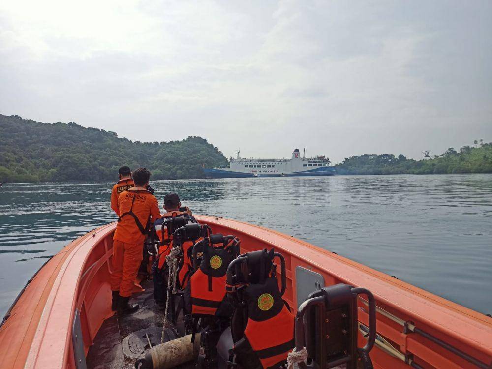 Kapal Motor Penumpang (KMP) Amadea kandas di Pulau Kandang Lunik. (IDN Times/Istimewa)
