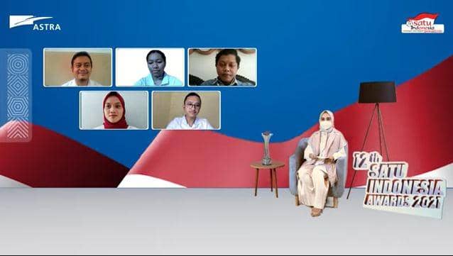 Guru SMK Gondang, Wonopringgo, Kabupaten Pekalongan, Jawa Tengah, Maman Sulaeman (kiri atas) terpilih sebagai salah satu penerima SATU Indonesia Awards 2021 pada kategori khusus Pejuang Tanpa Pamrih di Masa Pandemik COVID-19. (YouTube/SATU Indonesia)