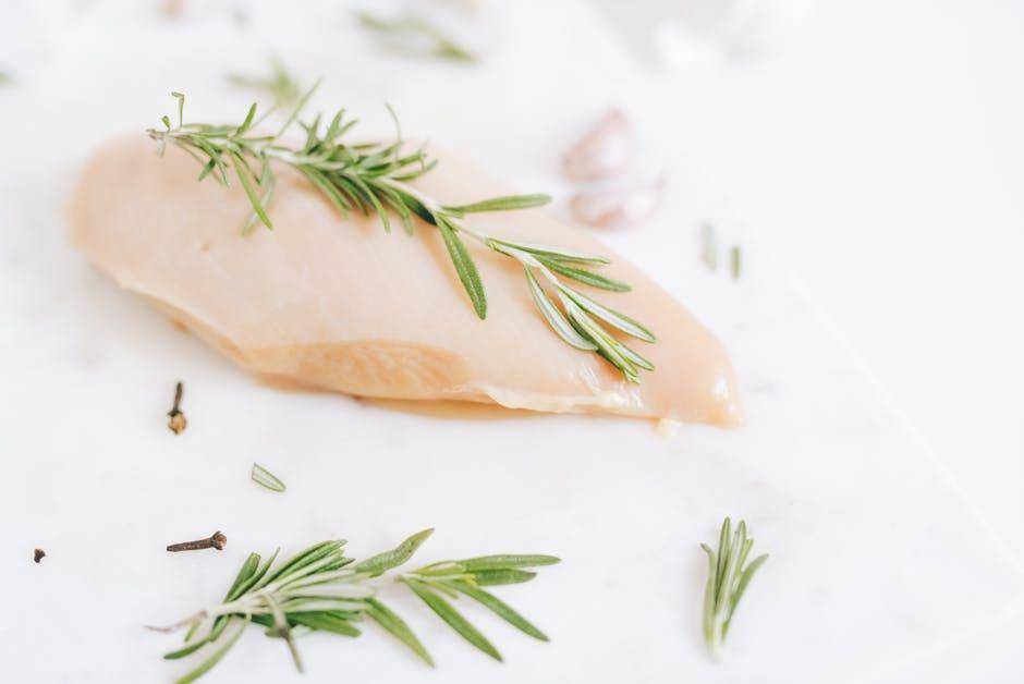 ilustrasi ayam fillet (pexels.com/Olya Kobruseva)