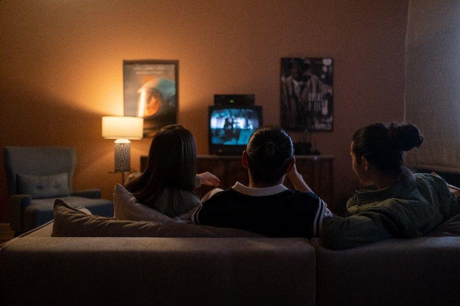 5 Rekomendasi Dokumenter di Netflix, Ada The Tinder Swindler!
