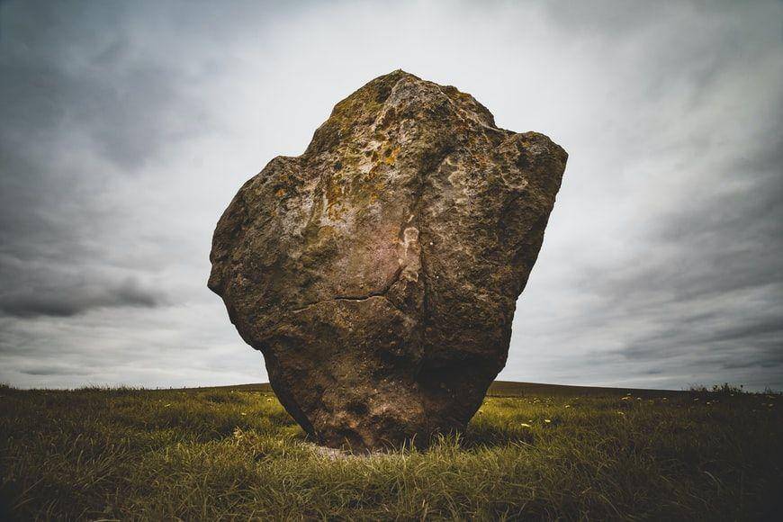 Avebury Henge (unsplash.com/Zoltan Tasi)