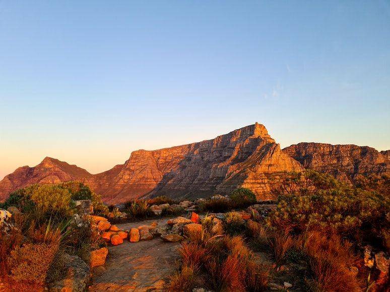 Table Mountain (unsplash.com/Rutendo Petros)