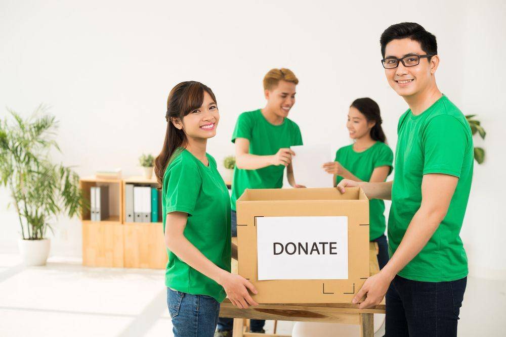Berdonasi dan membantu sesama (Shutterstock/Dragon Images)